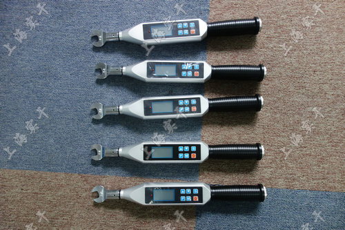 高精度數(shù)顯扭矩扳手